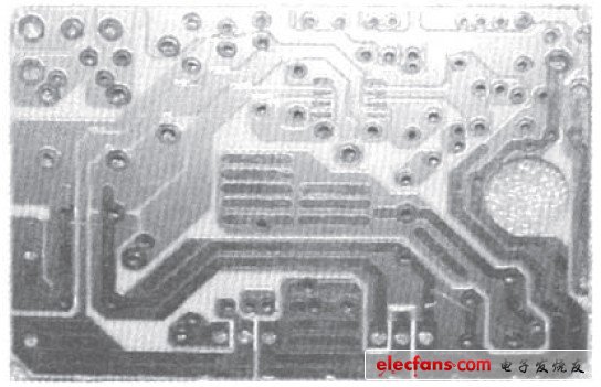 圖6 電路板底層實(shí)拍