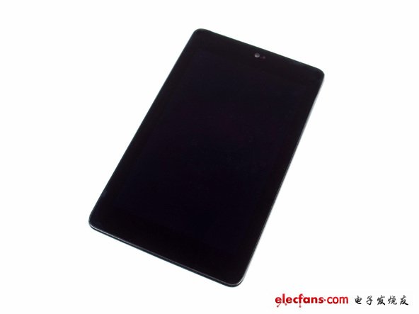 谷歌Nexus 7內(nèi)部主要硬件組成：8 or 16 GB 硬盤；1 GB RAM；四核Tegra 3處理器