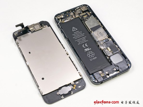 iphone5內部及顯示屏前后蓋一覽無遺。我們可以看到什么？大容量電池？天線連接器？麥克風？攝像機？手機振動器