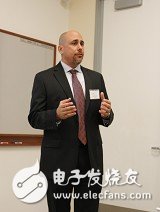 Altera電源事業行銷總監Mark Davidson指出，Altera最新電源優化參考設計，讓客戶僅需簡易三步驟即可完成產品設計。