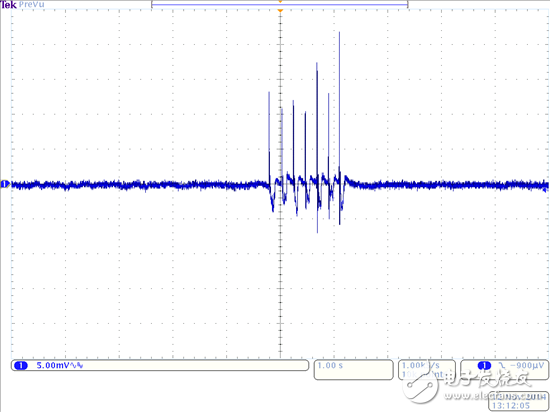 隨意移動PCB會使得電壓變化的原因是什么？